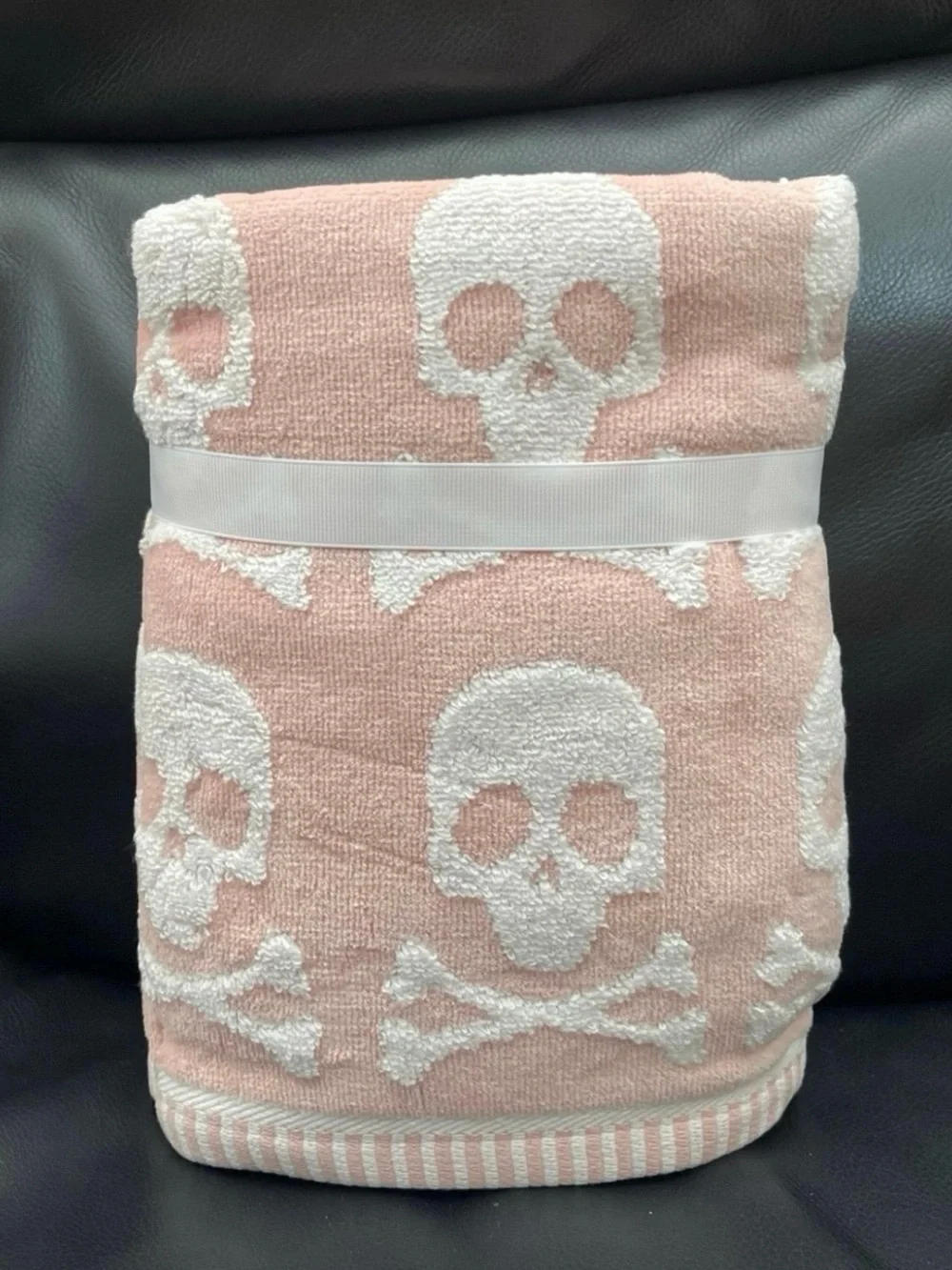 CARO HOME Halloween Pink Skull Hand Towels, Set of 2 - Pink Skulls Hand Towels